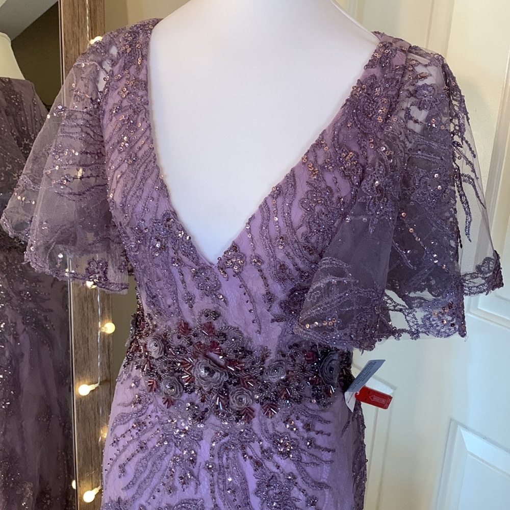 MAC DUGGAL
Vintage Flutter Sleeve Evening Gown - Picture 5 of 17
